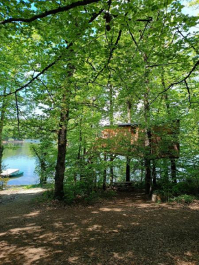 Les cabanes au bord du lac
